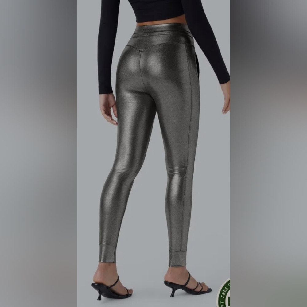 Nwt Halara SoftlyZero Faux Leather High Waisted Drawstring Pocket Sparkle Medium - Picture 2 of 5